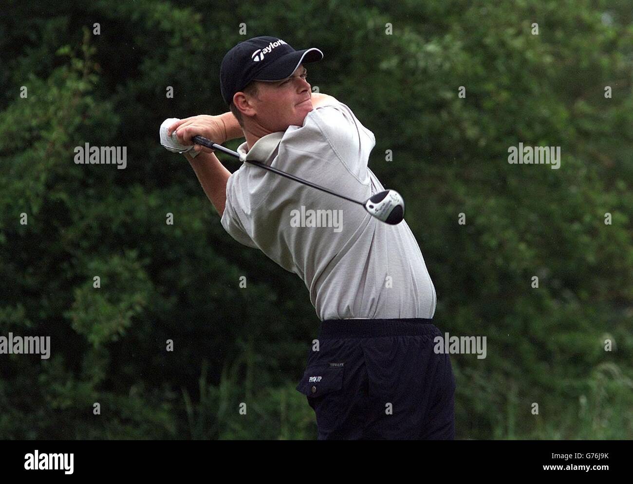 David Drysdale schied in seiner 2. Runde den 4. Platz ab, als er auf neun unter Par geht und an der Spitze der English Open im Forest of Arden steht. Stockfoto