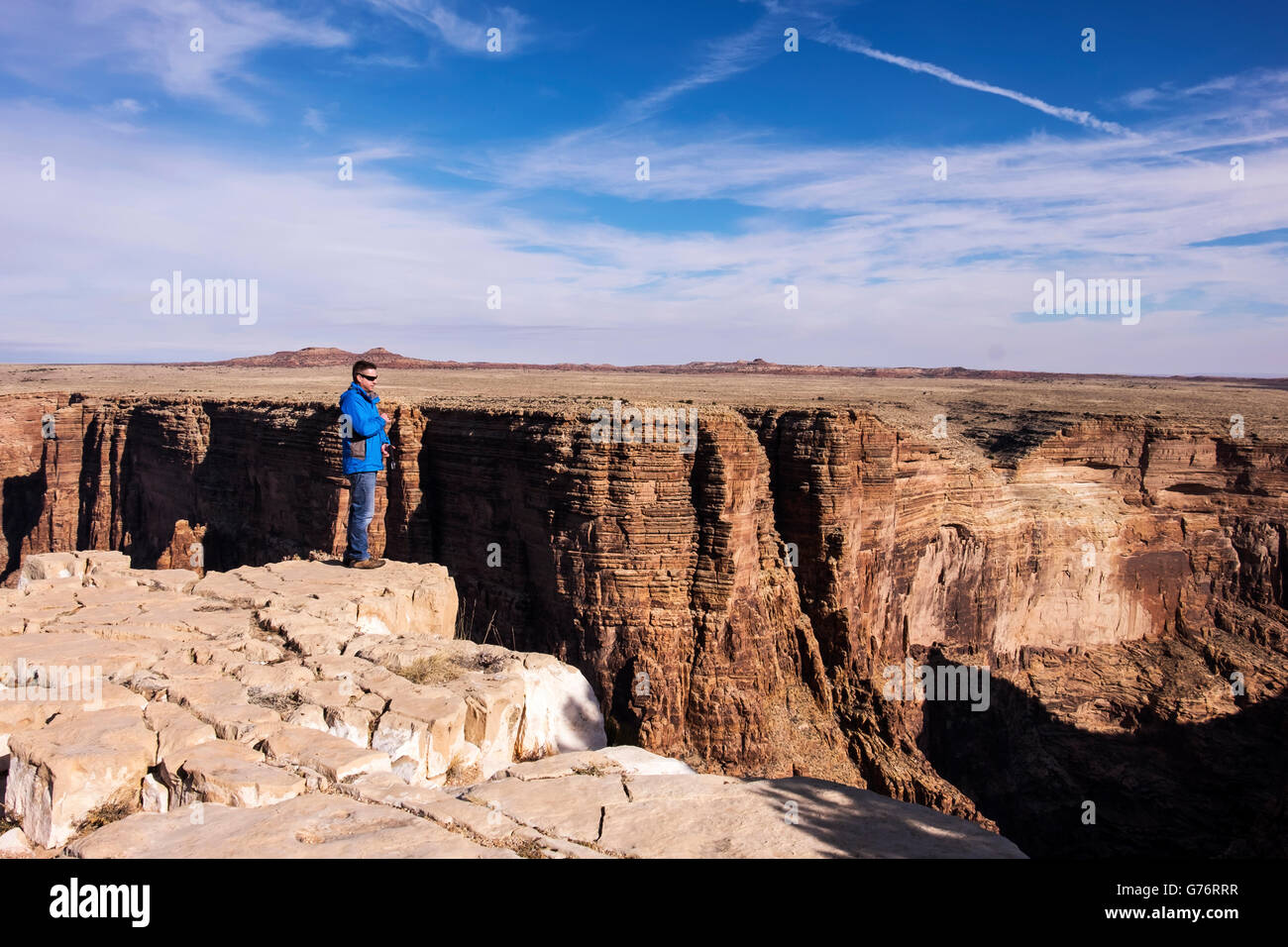 Ein Tourist, der Blick über den Grand canyon Stockfoto