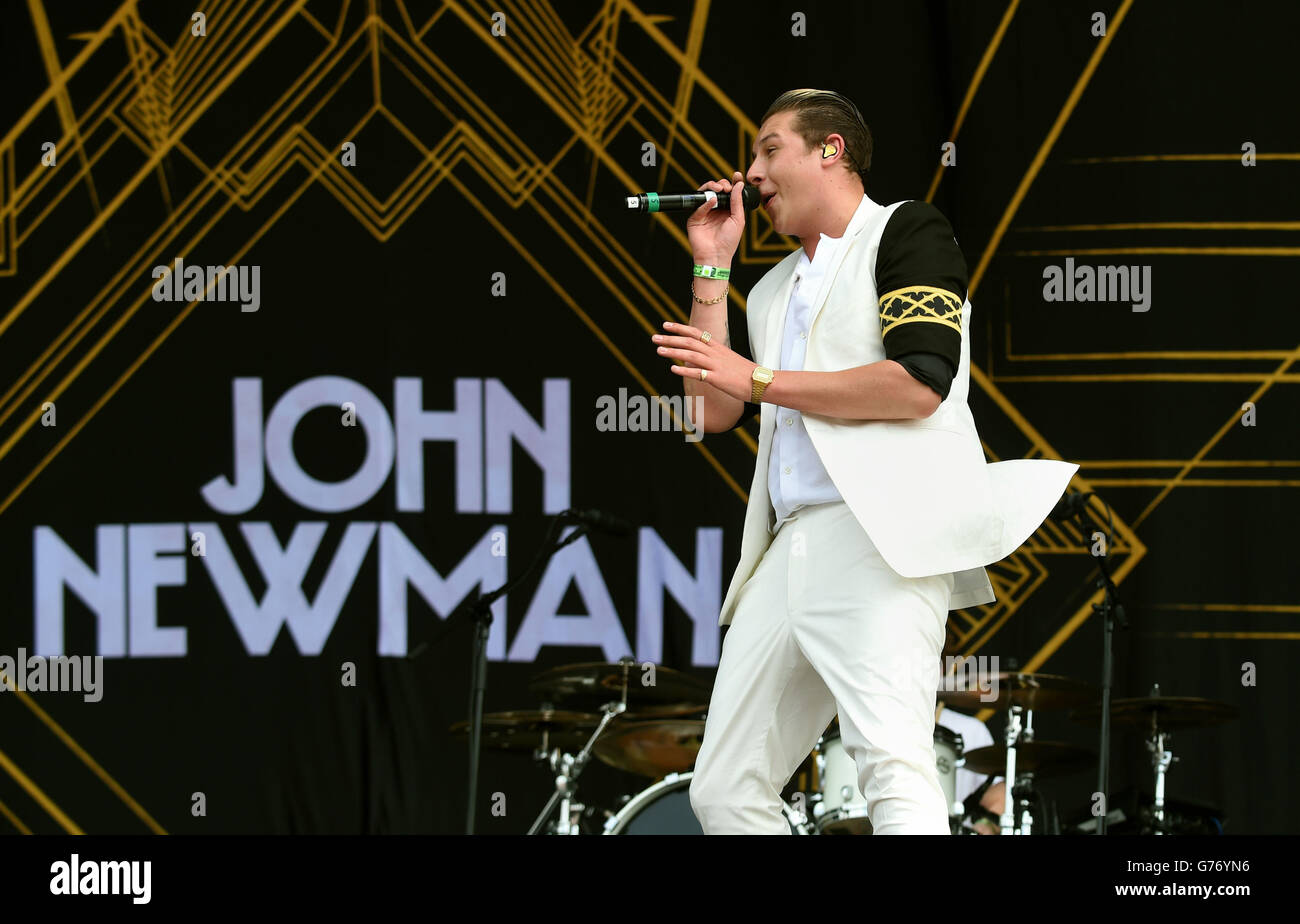 Wireless Festival - Birmingham. John Newman tritt am zweiten Tag des Wireless Festivals im Perry Park, Birmingham, auf der Bühne auf. Stockfoto