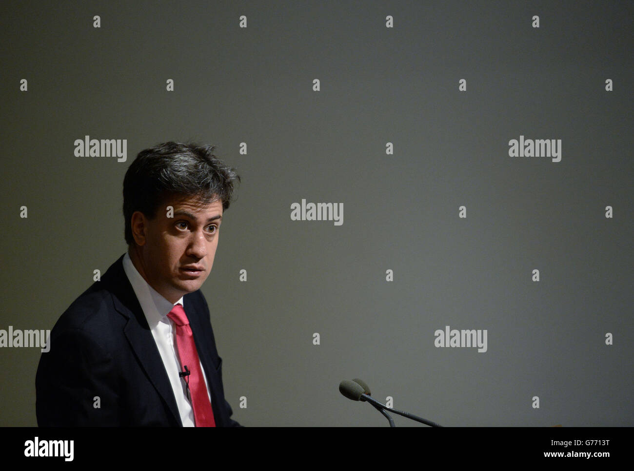 Arbeitsleiter Ed Miliband spricht mit den Delegierten auf der Sutton Trust Konferenz im Zentrum von London über Lehrstellen. Stockfoto