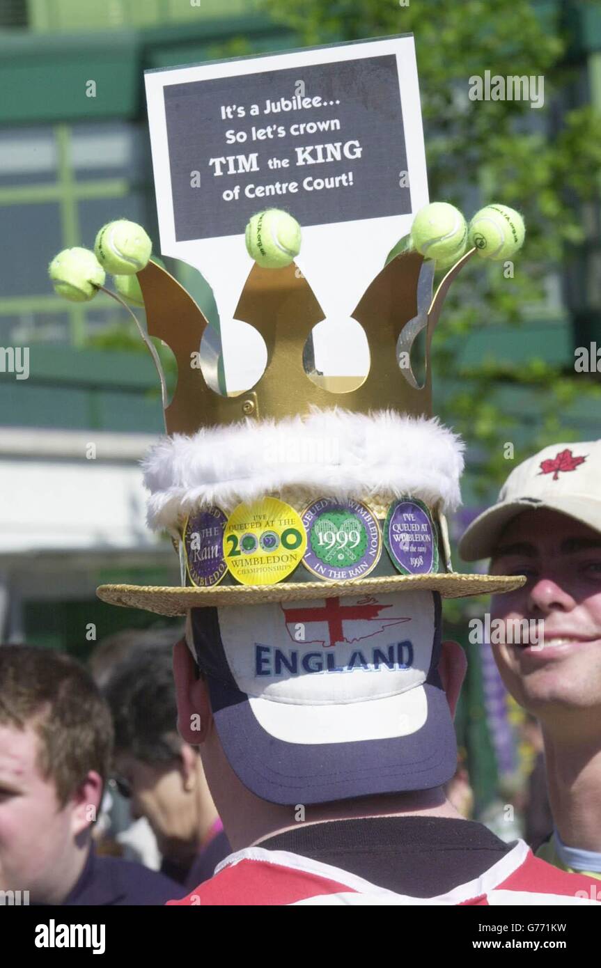 , KEINE KOMMERZIELLE NUTZUNG : EIN Fan des britischen Tim Henman zeigt seine Unterstützung im All England Lawn Tennis Club in Wimbledon, Südwesten von London, dem ersten Tag der Meisterschaft. Stockfoto