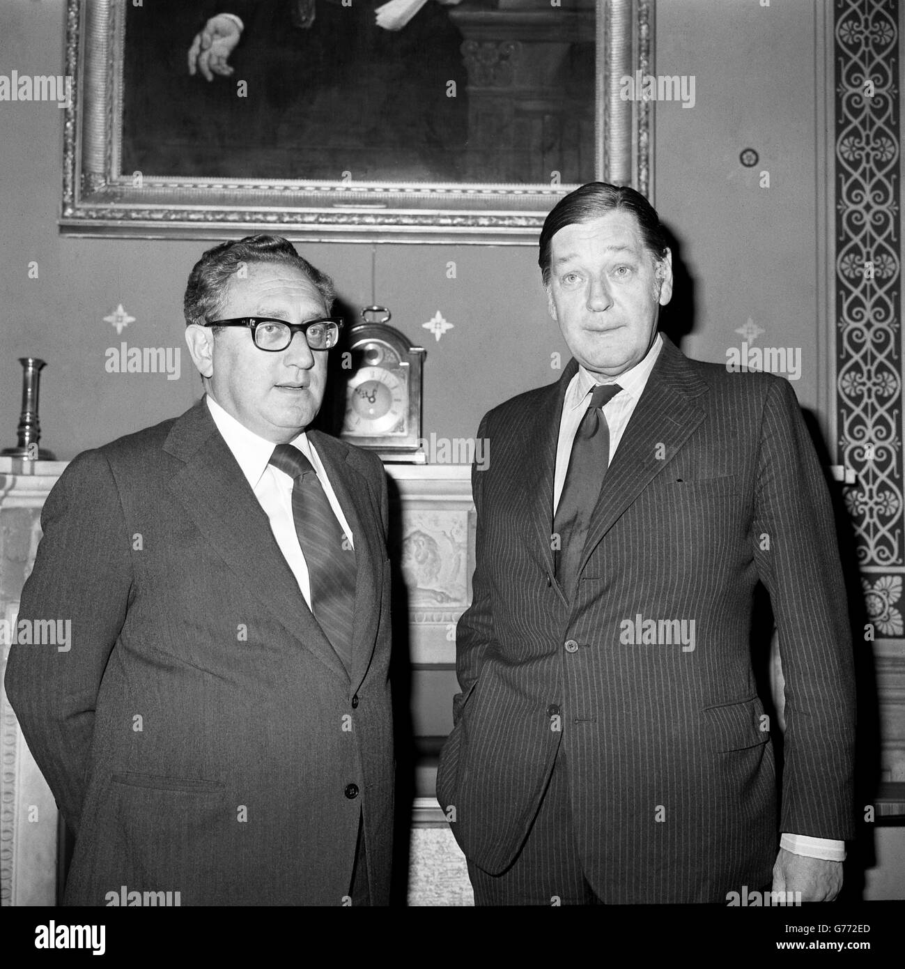 Außenminister Anthony Crossland (rechts) mit dem amerikanischen Außenminister Dr. Henry Kissinger. Stockfoto