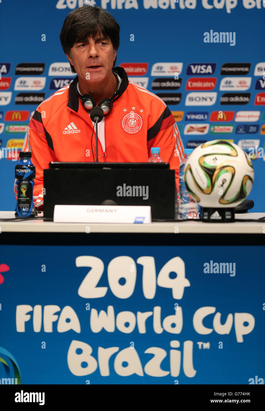 Fußball - FIFA Fußball-Weltmeisterschaft 2014 - Finale - Deutschland gegen Argentinien - Deutschland-Pressekonferenz - Estadio do Maracana. Deutschland-Manager Joachim Loew bei einer Pressekonferenz im Estadio do Maracana, Rio de Janerio, Brasilien. Stockfoto