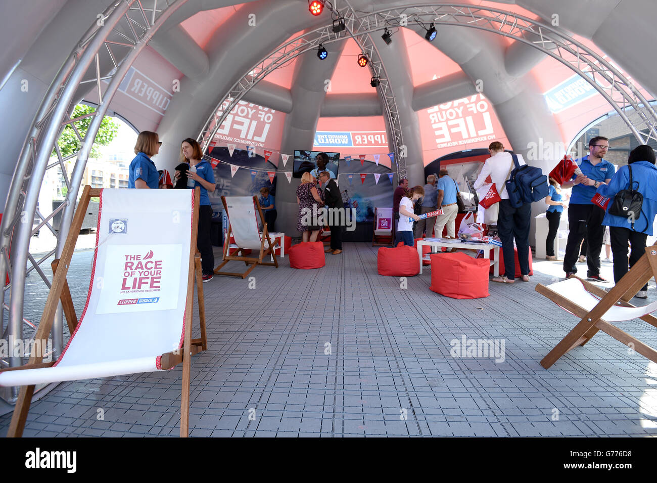 Segeln - Clipper Round the World Race Ziel - London. Allgemeine Atmosphäre beim Clipper Round the World Race Finish Stockfoto