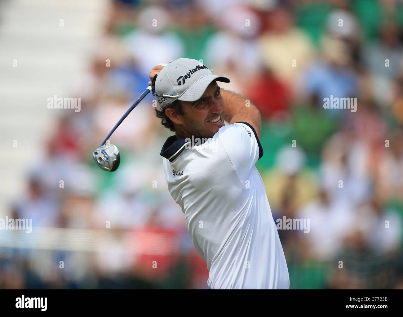 Der Italiener Edoardo Molinari schlägt am zweiten Tag der Open Championship 2014 im Royal Liverpool Golf Club, Hoylake, den 4. Ab. Stockfoto