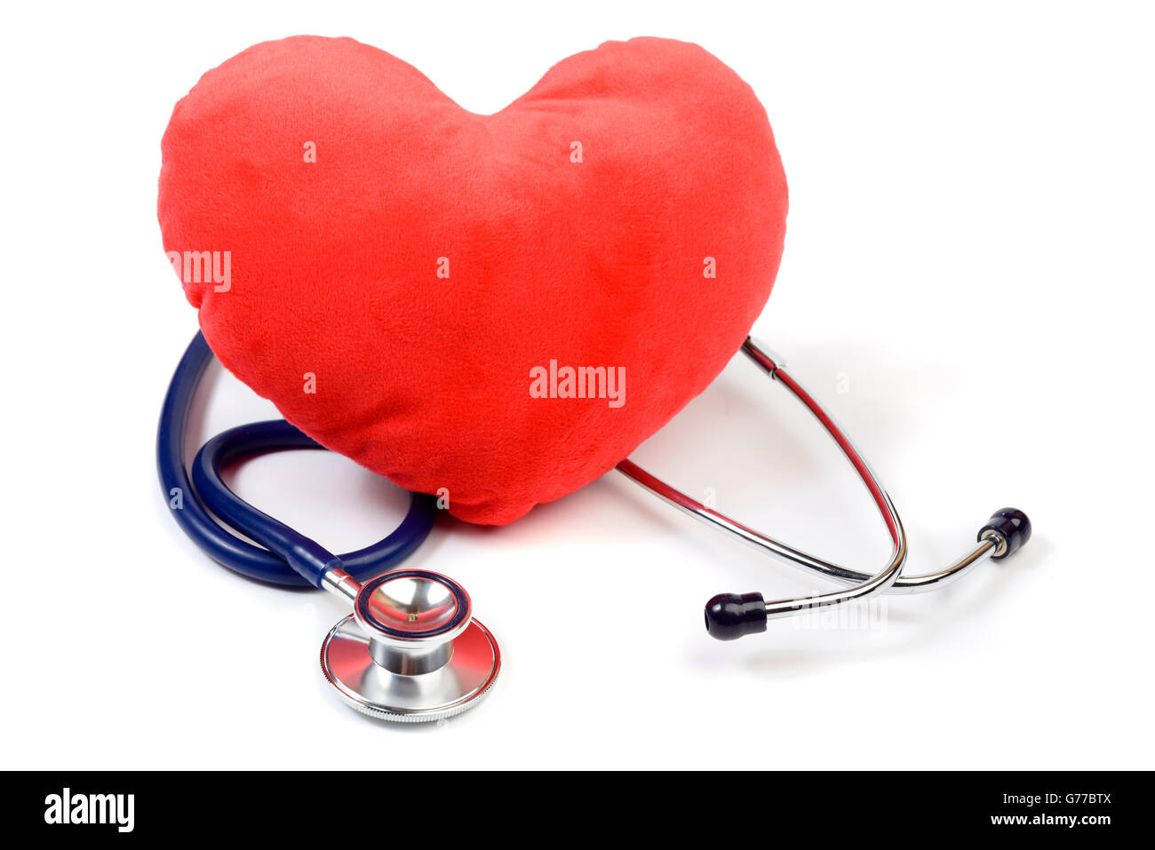Rotes Herz und Stethoskop auf weiß Stockfoto