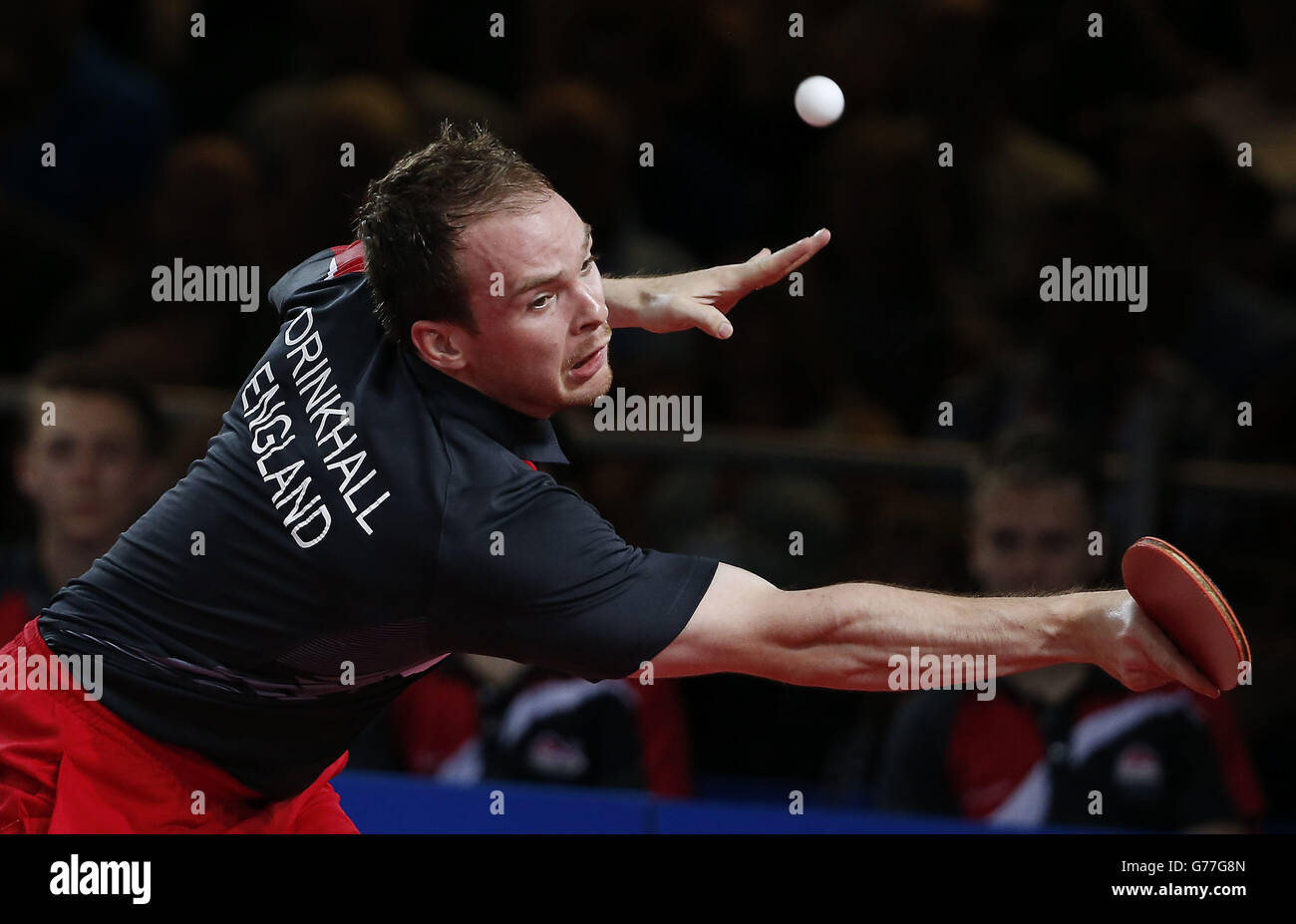 Englands Paul Drinkhall während des Viertelfinales der Mannschaften zwischen England und Wales in Scotstoun während der Commonwealth Games 2014 in Glasgow. Stockfoto Englands Paul Drinkhall während des Viertelfinales der Mannschaften zwischen England und Wales in Scotstoun während der Commonwealth Games 2014 in Glasgow. Stockfoto