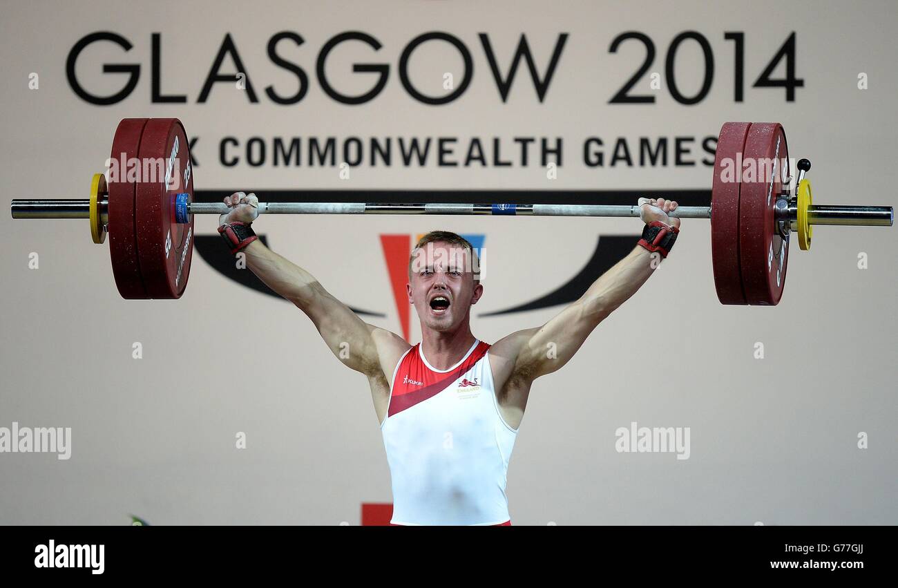 Shaun Clegg von England in Aktion während der Snatch-Element des Men's 69kg Gewichtheben, im Clyde Auditorium während der Commonwealth Games 2014 in Glasgow. Stockfoto