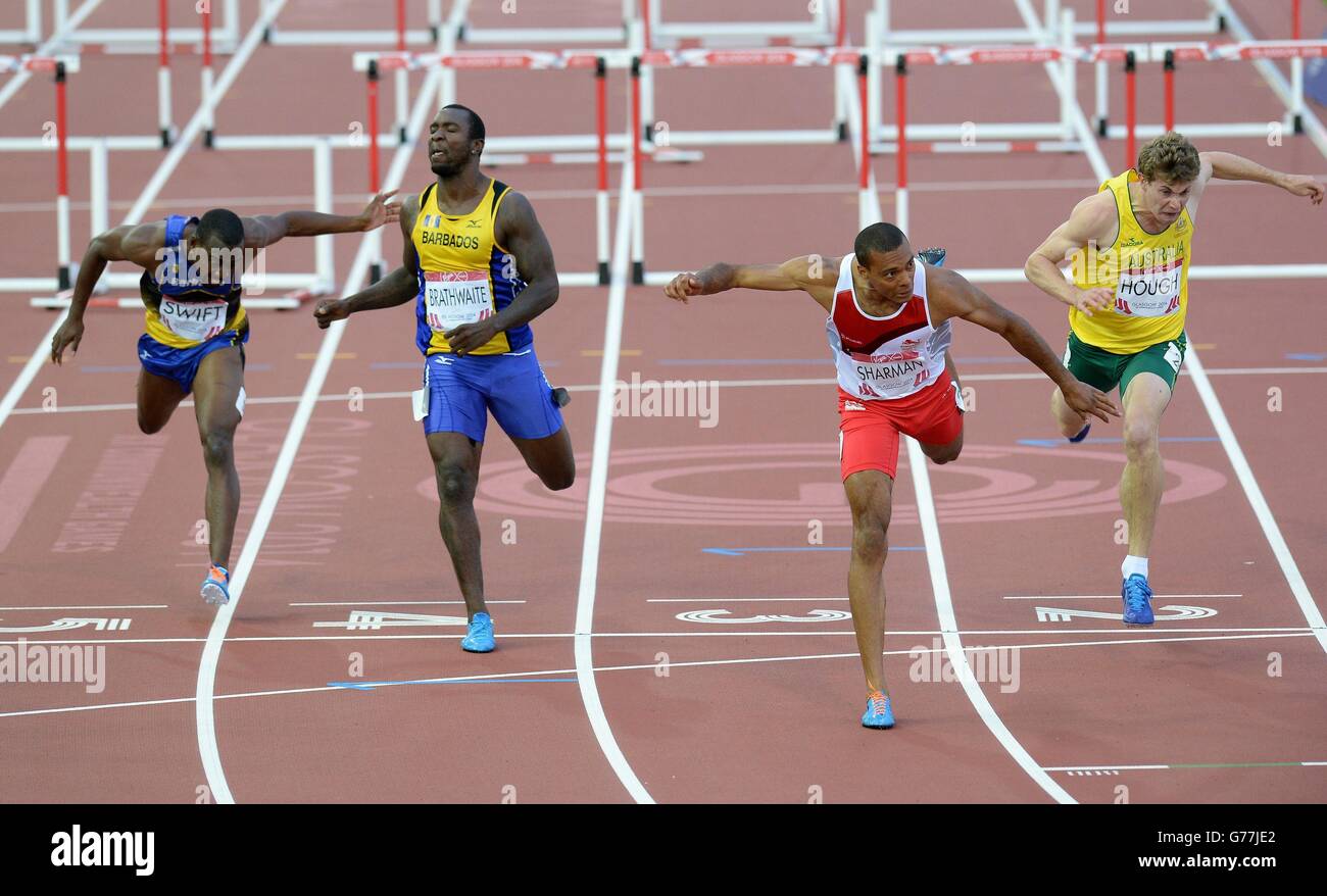 Der Engländer William Sharman (zweiter rechts) wird Zweiter im 110-m-Hürdenfinale der Männer im Hampden Park, während der Commonwealth Games 2014 in Glasgow. Stockfoto