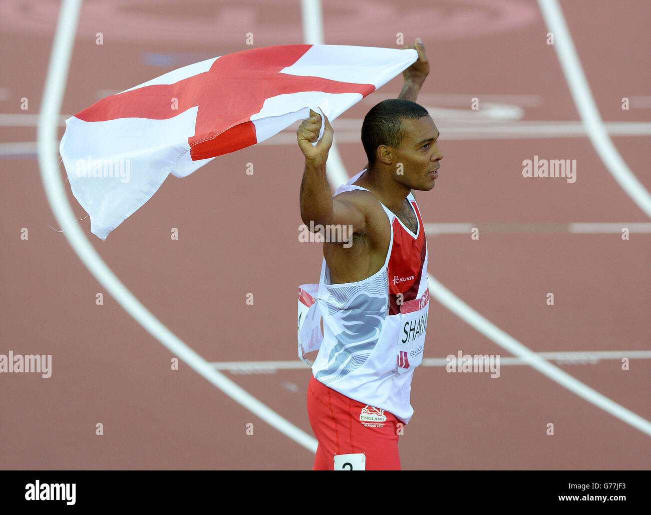 Der englische William Sharman feiert den zweiten Platz beim 110-m-Hürdenfinale der Männer im Hampden Park während der Commonwealth Games 2014 in Glasgow. Stockfoto