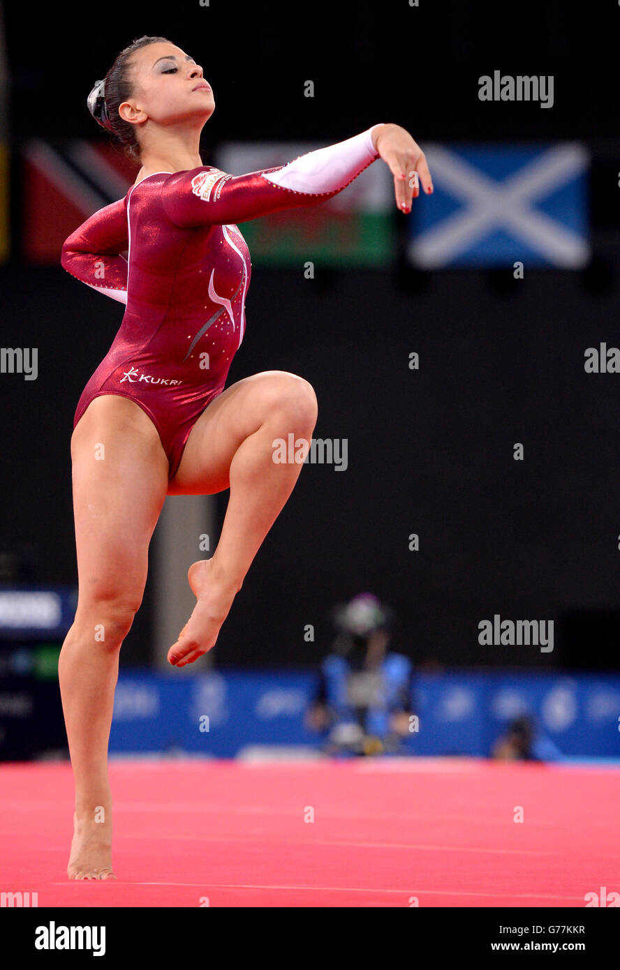 Die Engländerin Claudia Fragapane tritt beim Women's Artistic Gymnastics All-Around Finale im SSE Hydro während der Commonwealth Games 2014 in Glasgow an. Stockfoto