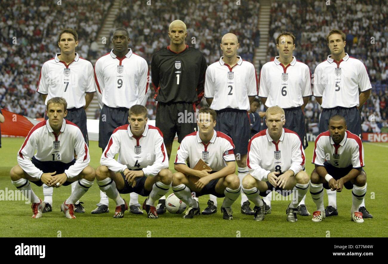 Das englische Team startet vor dem Freundschaftsspiel gegen Serbien und Montenegro im Walkers Stadium von Leicester City. (Back Row, L bis R) Frank Lampard, Emile Heskey, David James, Danny Mills, Gareth Southgate, Matthew Upson. (Front Row, L bis R) Phil Neville, Steven Gerrard, Michael Owen, Paul Scholes, Ashley Cole. Stockfoto