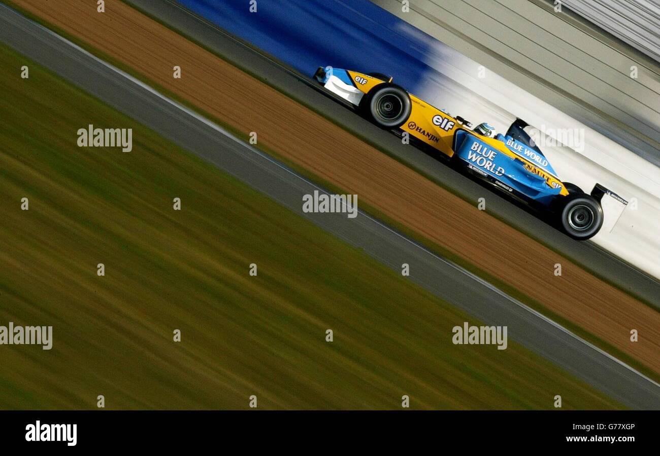 Der schottische Allan McNish ist der neue Testfahrer für Renault während der Vorsaison-Tests in Silverstone. Die Formel-1-Saison 2003 beginnt nächsten Monat mit dem ersten Rennen in Melbourne, Australien. Stockfoto