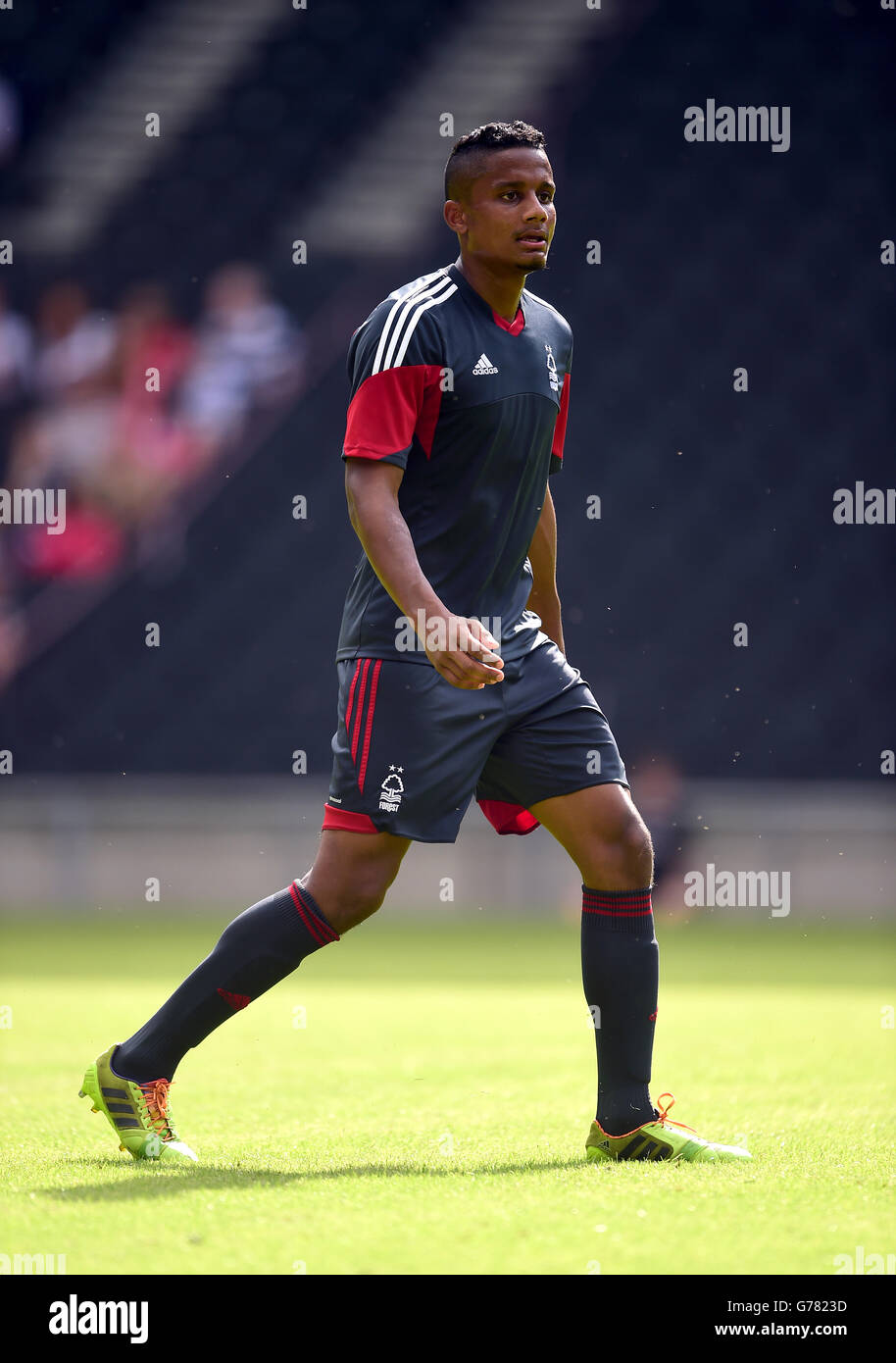 Fußball - vor der Saison freundlich - MK Dons / Nottingham Forest - Stadion MK. Michael Mancienne aus Nottingham Forest Stockfoto
