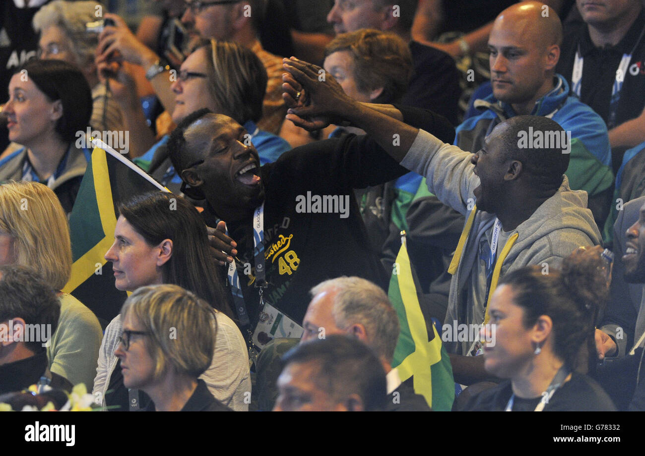 Jamaikas Usain Bolt beobachtet das Netball-Spiel zwischen Jamaika und Neuseeland beim SECC während der Commonwealth Games 2014 in Glasgow. Stockfoto