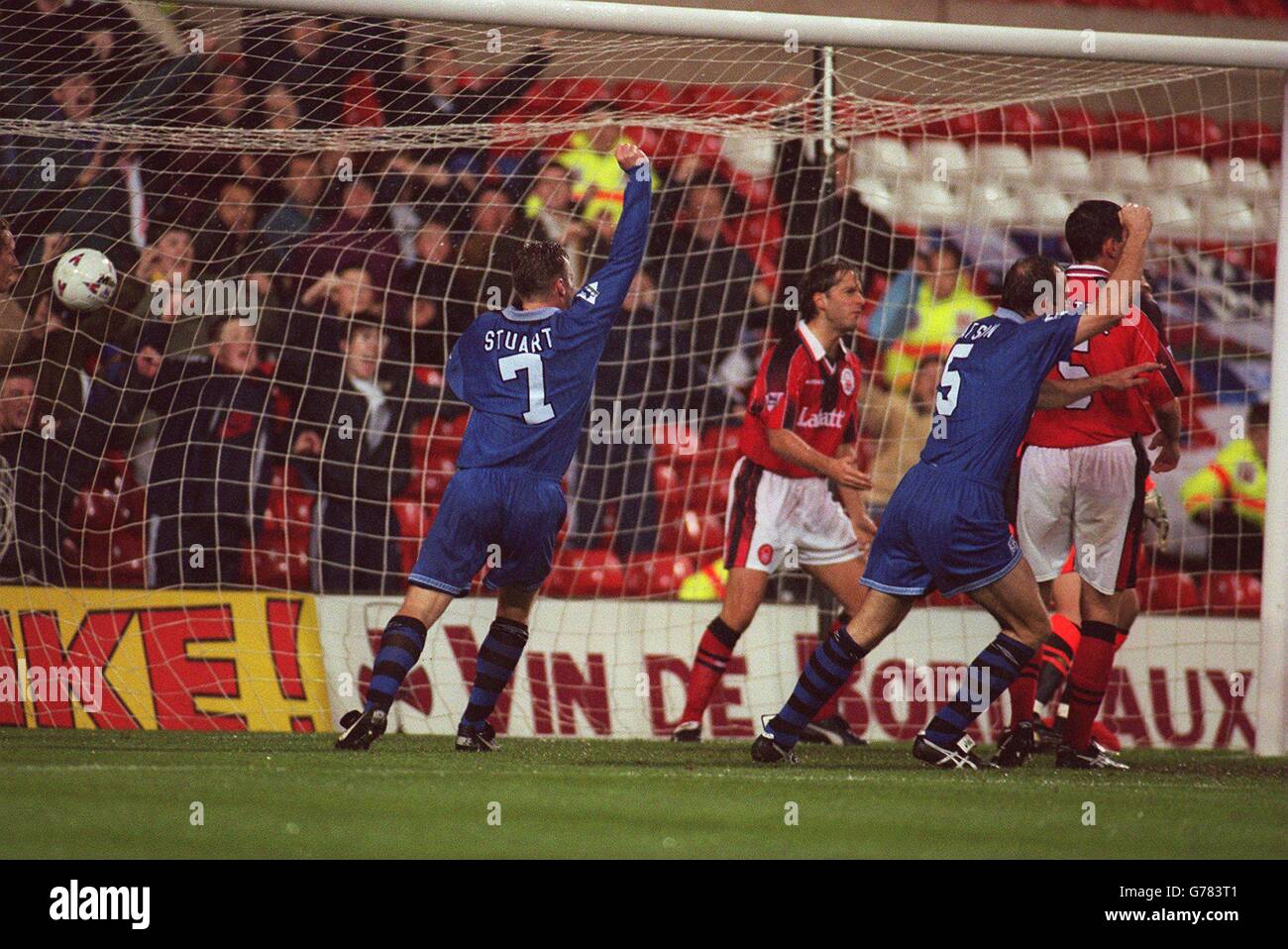 Fußball ... Carling Premiership ... Nottingham Forest / Everton. Graham Stuart [L] & Dave Watson [R], Everton feiern das Ziel Stockfoto