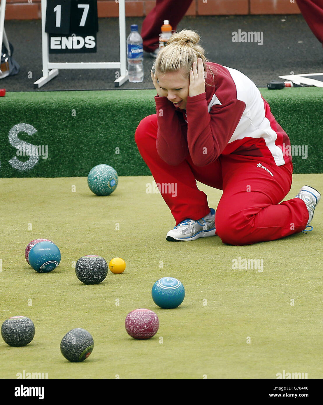 Jamie-Lea Winch während des Women's Pairs Finales im Kelvingrove Lawn Bowls Center, während der Commonwealth Games 2014 in Glasgow. Stockfoto