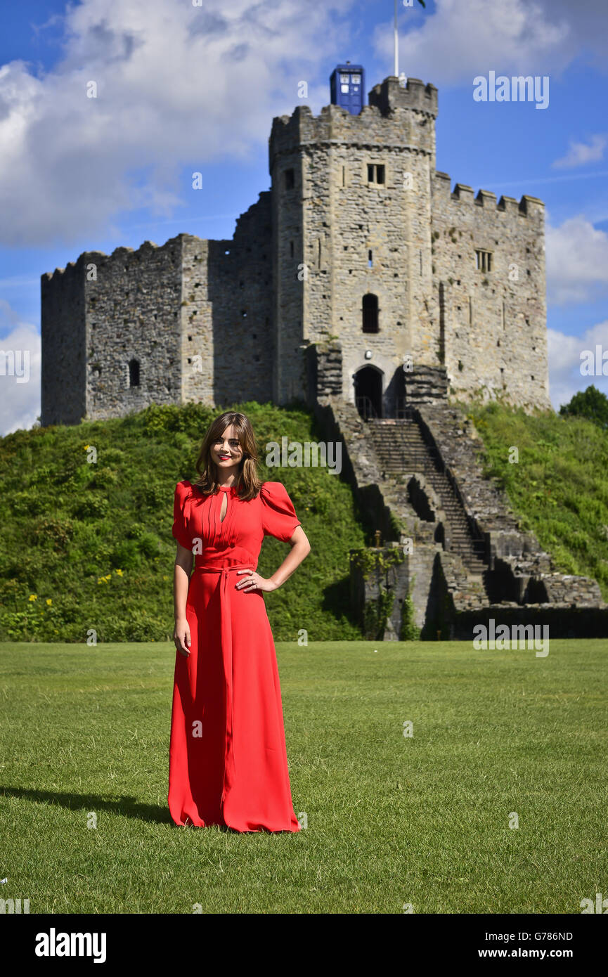 DR, der Jenna Coleman beim Start der Welttournee in Cardiff Castle, Wales, um die Show zu promoten. Stockfoto