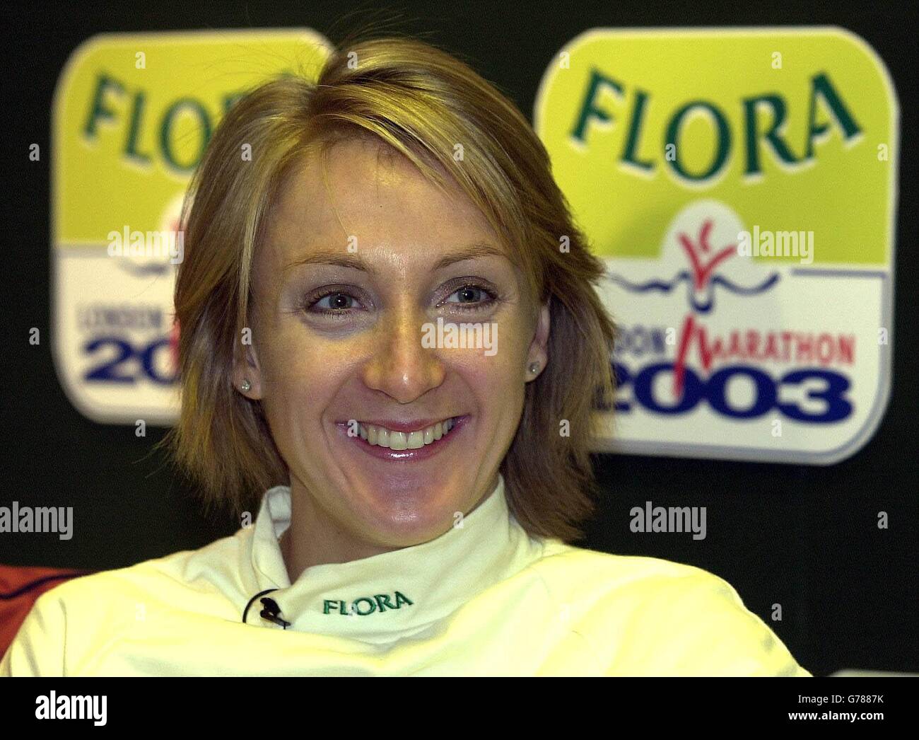 Athlet Paula Radcliffe bei einer Pressekonferenz in London Montag 5 Dezember 2002 bekannt zu geben, dass sie in der Flora London Marathon 2003 laufen. * Sie wurde am Sonntagabend zur Sportpersönlichkeit des Jahres ernannt, nachdem sie dieses Jahr gewonnen und später den Weltrekord der Frauen in Chicago gebrochen hatte, zusätzlich zu den Langdistanz-Goldmedaillen bei den Commonwealth- und Europameisterschaften. Stockfoto
