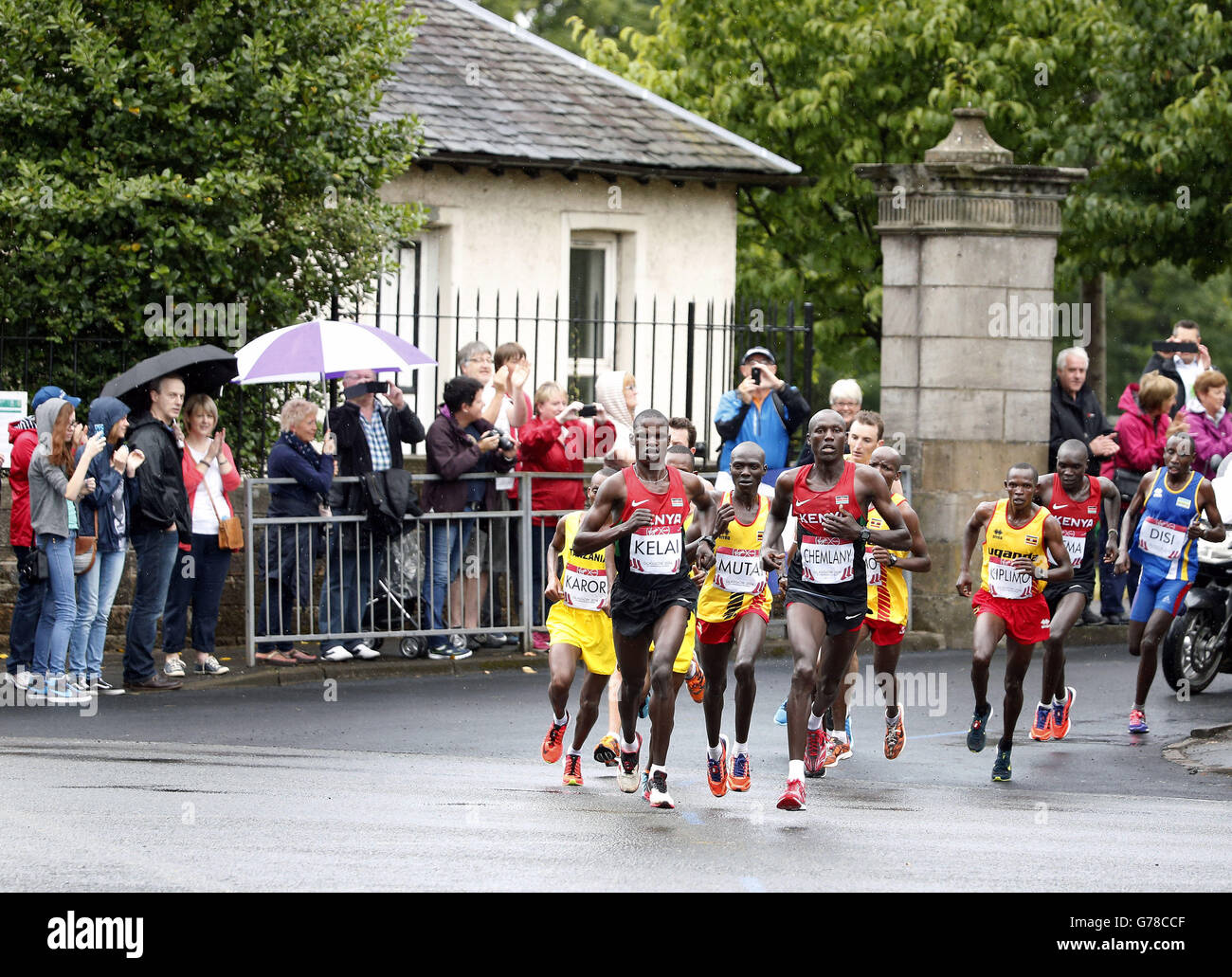 Der Marathon der Männer macht sich während der Commonwealth Games 2014 in Glasgow durch die Straßen von Glasgow auf den Weg. Stockfoto
