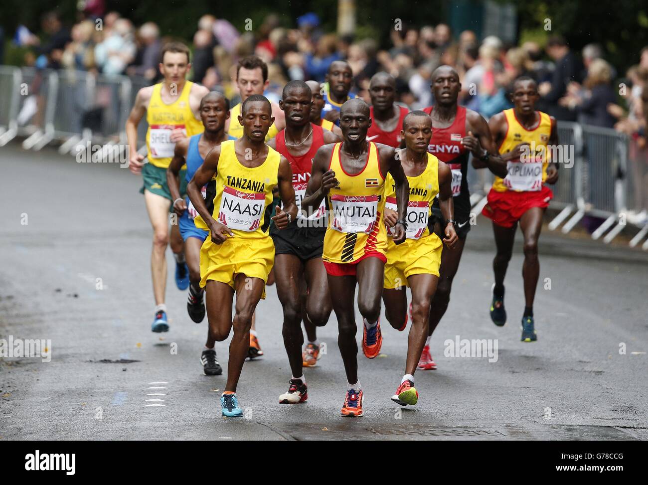 Der Marathon der Männer, wie es seinen Weg durch die Straßen von Glasgow während der Commonwealth Games 2014 in Glasgow macht. Stockfoto