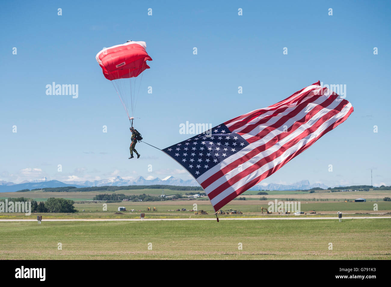 Kanadische Streitkräfte Fallschirm-Team, das SkyHawks Wings over Springbank, Springbank Airshow, Alberta, Kanada Stockfoto