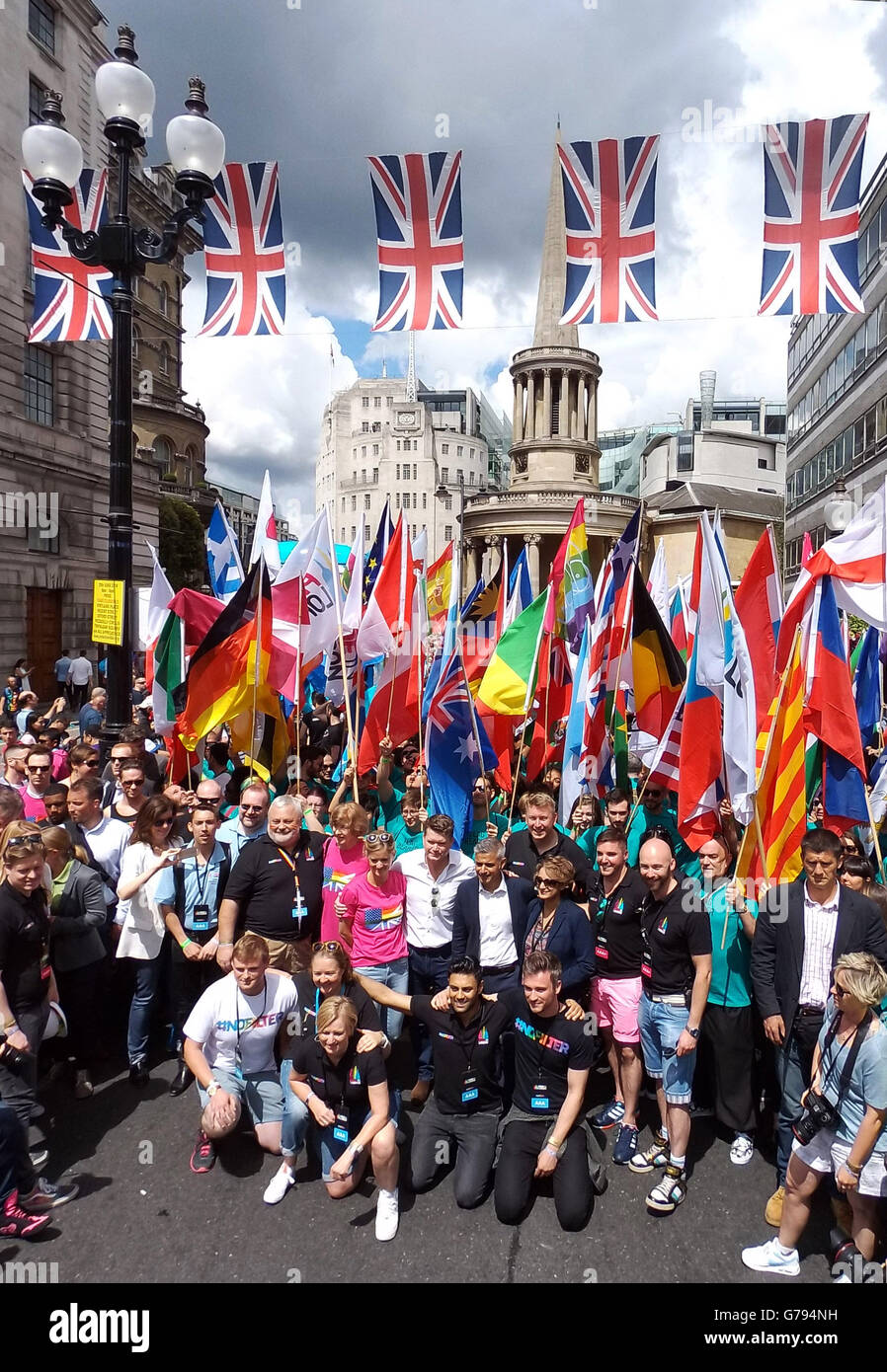 London, UK. 25. Juni 2016. Sadiq Khan, Bürgermeister von London, und Matthew Barzun führt die Parade auf der Pride London Parade in London, wo das Thema #nofilter Credit ist: Paul Brown/Alamy Live News Stockfoto