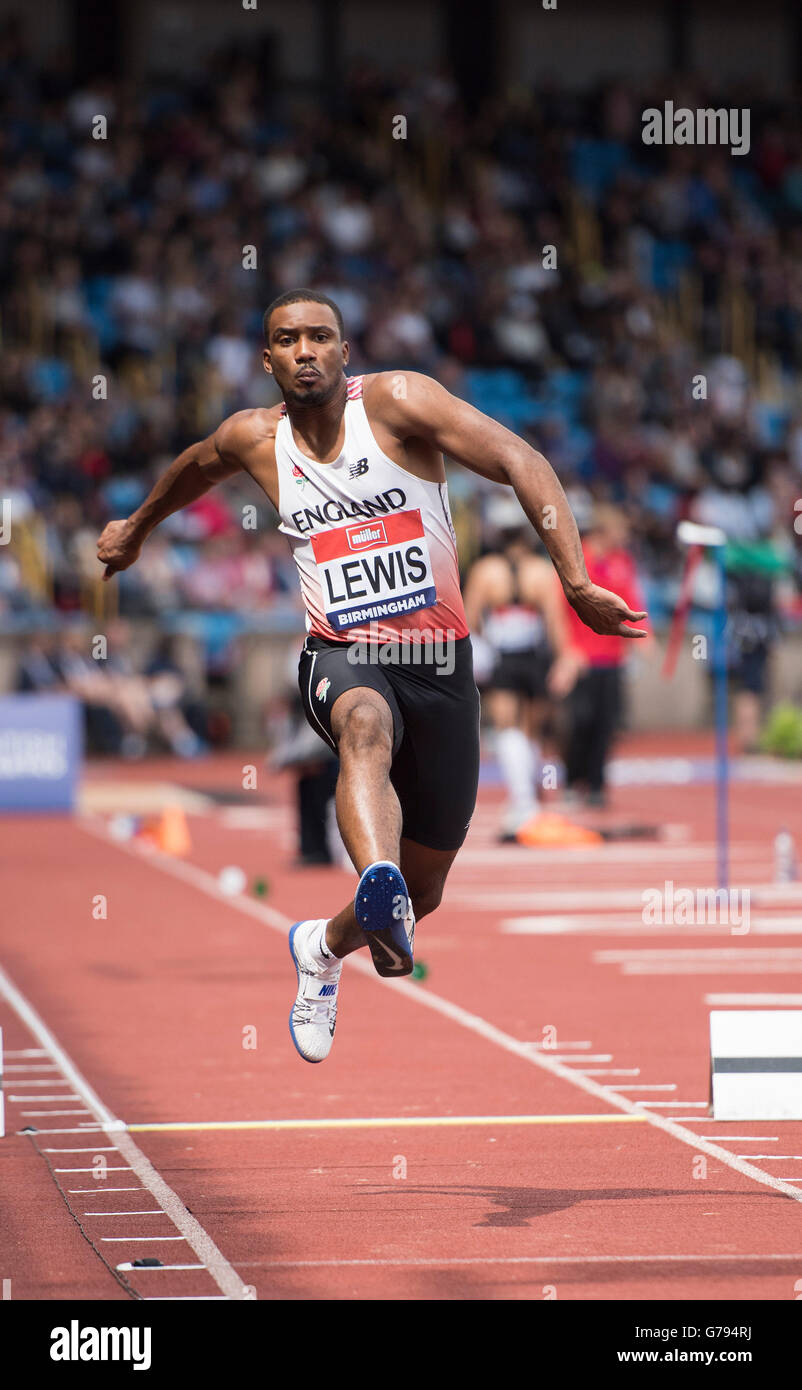 Alexander-Stadion, Birmingham, UK. 25. Juni 2016. Der britischen Leichtathletik-Weltmeisterschaft 2016. Daniel Lewis konkurriert in der Mens Triple Jump Finale bei der britischen Leichtathletik-Weltmeisterschaft in Birmingham. Bildnachweis: Aktion Plus Sport/Alamy Live-Nachrichten Stockfoto