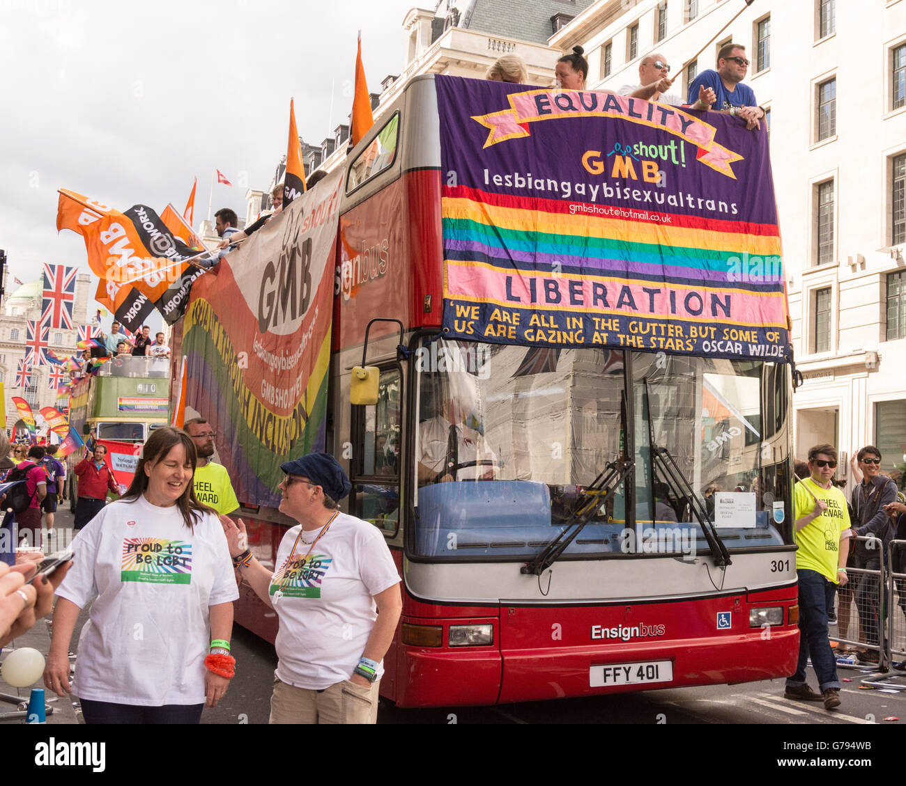 London UK 25. Juni 2016. Die Gay-Pride-Parade macht seinen Weg nach unten Haymarket. Bildnachweis: Patricia Phillips/Alamy Live-Nachrichten Stockfoto