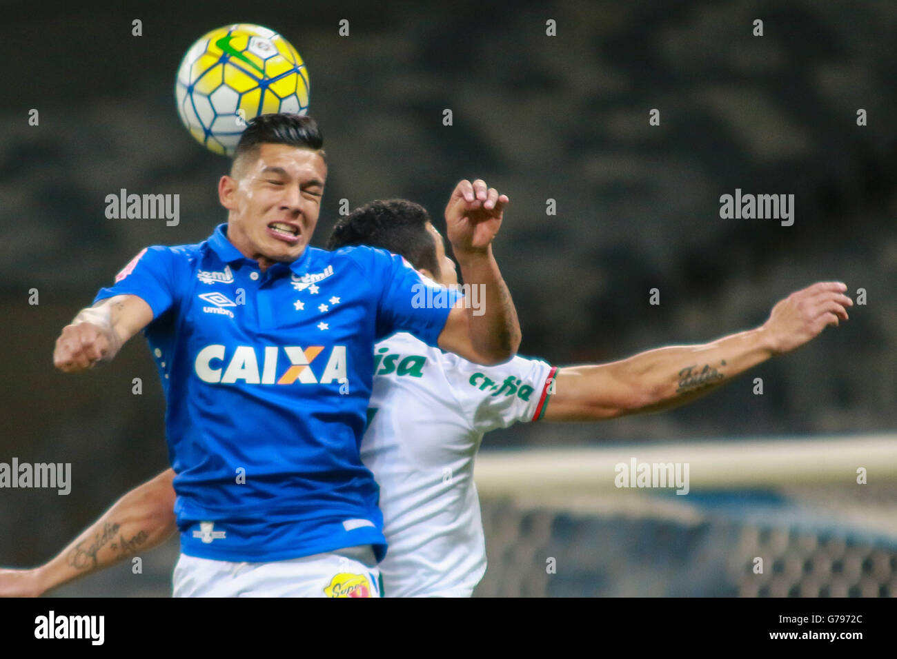 BELO HORIZONTE, MG - 25.06.2016: CRUISE X PALM - Lucas Romero, Kreuzfahrt, Kreuzfahrt steigt auf Cabeceardurante X Palmeiras Spiel gültig für die elfte Runde der brasilianischen Meisterschaft 2016 an Mineirão Stadion statt. (Foto: Dudu Macedo / FotoArena) Stockfoto