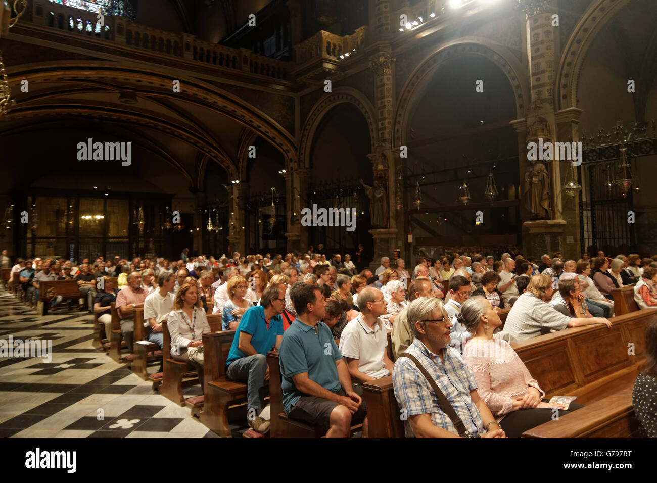 Montserrat, Barcelona, Spanien. 25. Juni 2016. Die 6. internationale Festival der Orgel von Montserrat mit Olivier Vernet, der Organist der Kathedrale von Monaco. Ein Blick auf die Öffentlichkeit.. Karl Burkhof/Alamy leben Nachrichten Stockfoto