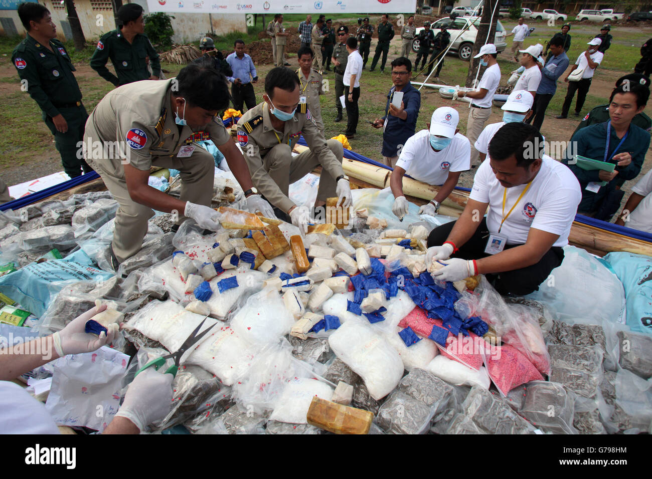 Phnom Penh Kambodscha 26 Juni 16 Eine Grosse Menge An Drogen Sind Bereit In Phnom Penh Kambodscha 26 Juni 16 Abgebrannt Werden Die Kambodschanischen Behorden Am Sonntag Feierlich Brannte Etwa 1 56 Tonnen