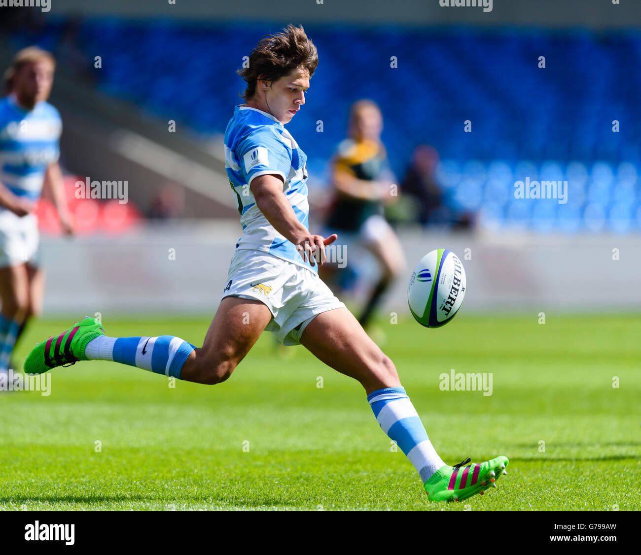 Manchester, UK. 25. Juni 2016. Argentiniens Martin Elias nimmt eine Zecke während der Rugby-U20-Weltmeisterschaft zwischen Argentinien Vs South Africa bei AJ-Bell-Stadion in Manchester, England. Bildnachweis: Taka Wu/Alamy Live-Nachrichten Stockfoto