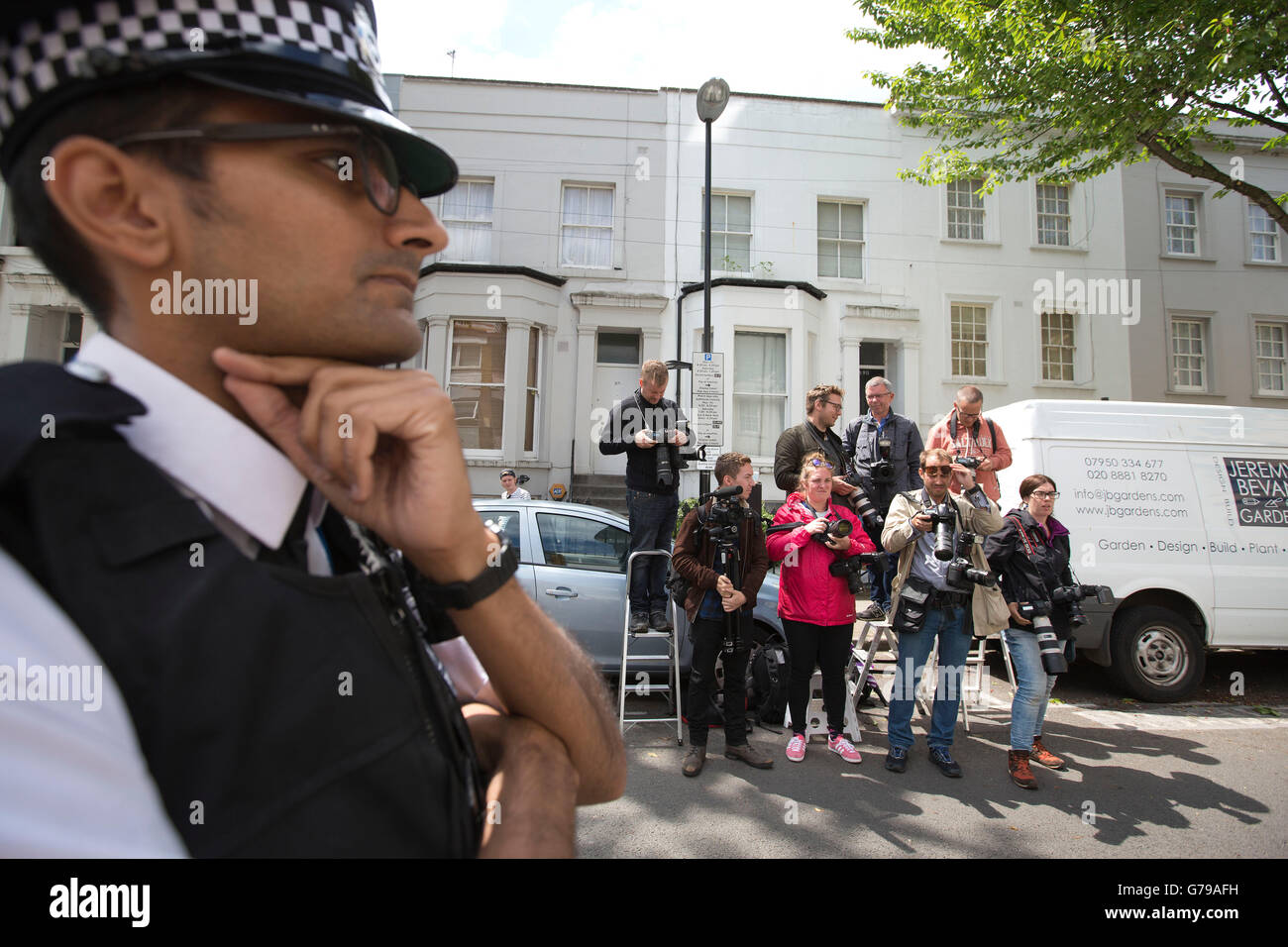 London, UK. 26. Juni 2016. Presse warten außerhalb der Heimat Jeremy Corbyn, Führer der Labour Party in Großbritannien wie überlässt er weitere Kritik in der Labour Party, konfrontiert als Schattenkabinett Kollegen fordern seinen Rücktritt aus der Führung. Bildnachweis: Jeff Gilbert/Alamy Live-Nachrichten Stockfoto