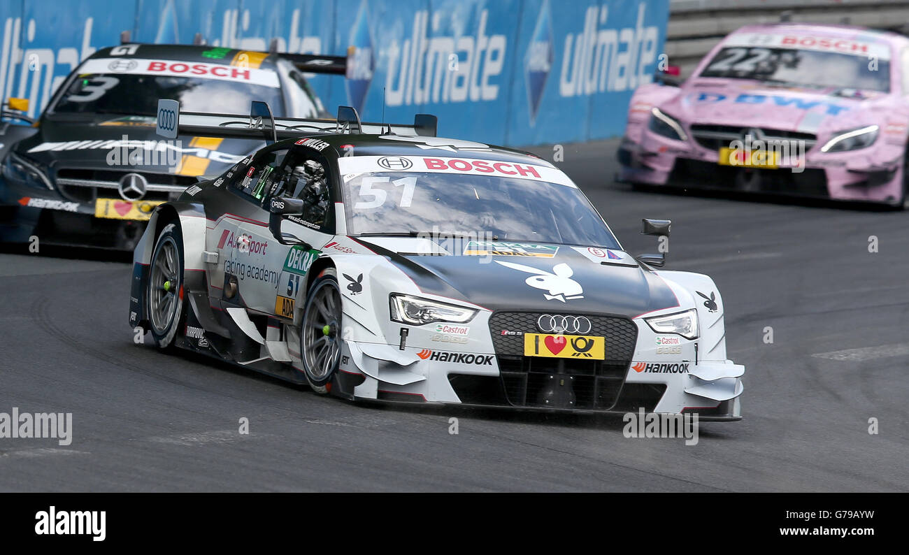 Nürnberg, Deutschland. 26. Juni 2016. Schweizer DTM-Rennfahrer Nico Mueller der Abt-Audi in Aktion in seinem Audi RS 5 DTM während der 8. Deutschen Tourenwagen Masters (DTM)-Rennen auf der Rennstrecke Norisring in Nürnberg, 26. Juni 2016. Foto: DANIEL KARMANN/Dpa/Alamy Live News Stockfoto