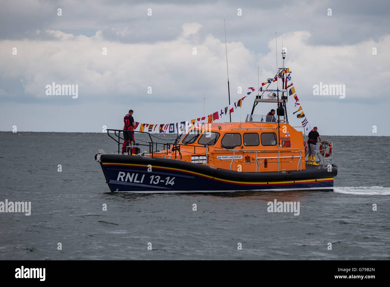 Fleetwood, UK. 26. Juni 2016. Kenneth James Pierpoint, ein neues State-of-the-Art Shannon Class Rettungsboot kommt in Fleetwood, Lancashire. Bildnachweis: Michael Buddle/Alamy Live-Nachrichten Stockfoto