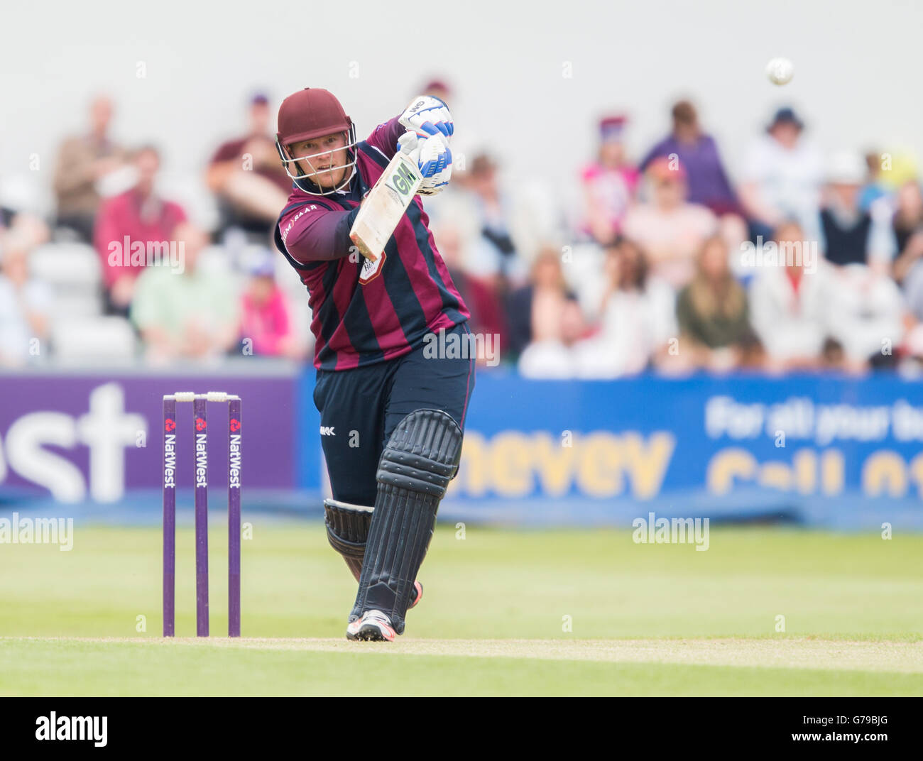 County Cricket Ground, Northampton, UK. 26. Juni 2016. NatWest T20 Blast. Northamptonshire Steelbacks versus Leicestershire. Northamptonshire Steelbacks Richard Levi (88) in Aktion zu zucken © Action Plus Sport/Alamy Live News Stockfoto