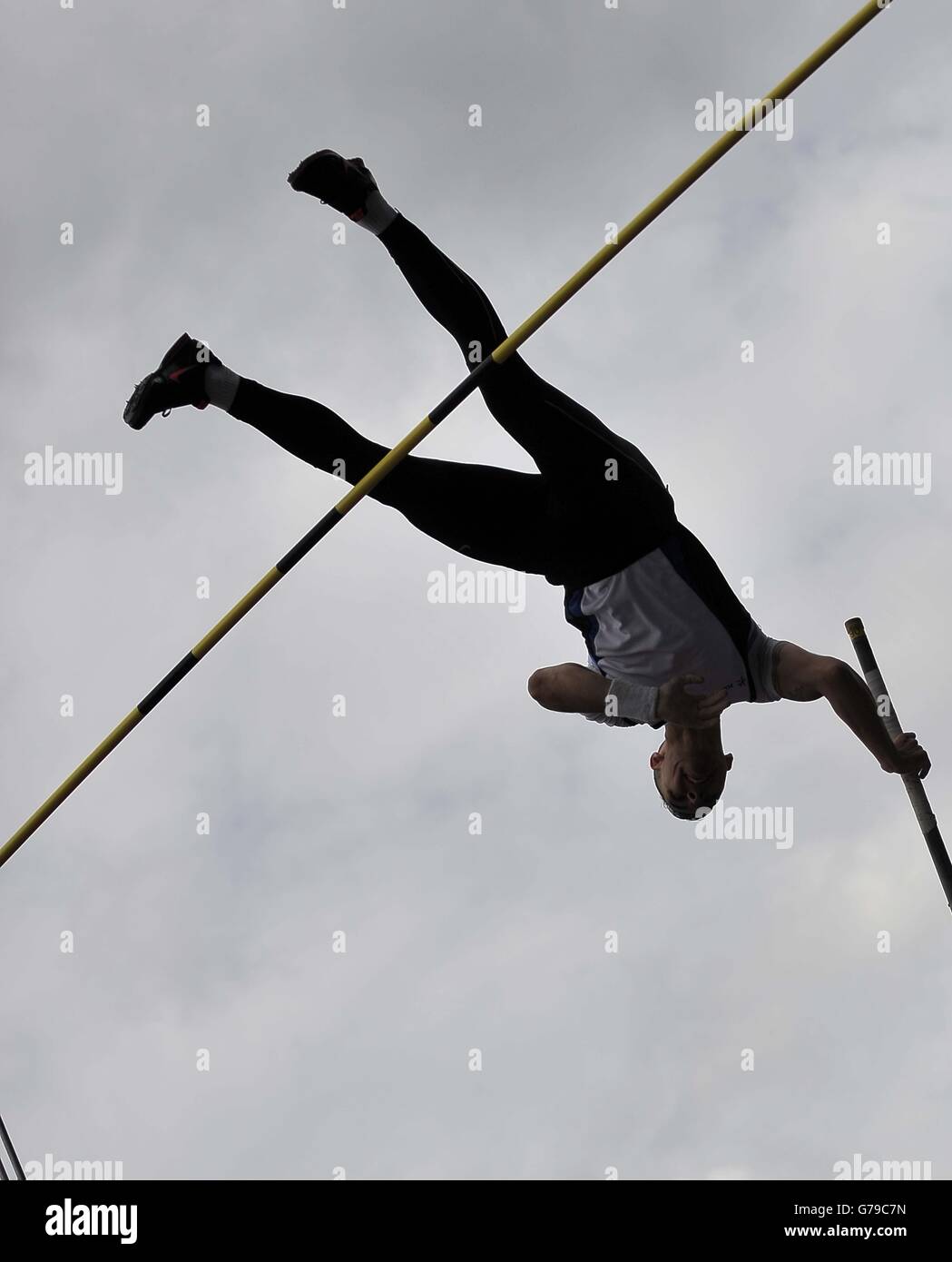 Birmingham, Vereinigtes Königreich. 26. Juni 2016. Mens Stabhochsprung. Silhouette. Britische Meisterschaften. Alexander-Stadion. Birmingham. VEREINIGTES KÖNIGREICH. 26.06.2016. Bildnachweis: Sport In Bilder/Alamy Live-Nachrichten Stockfoto