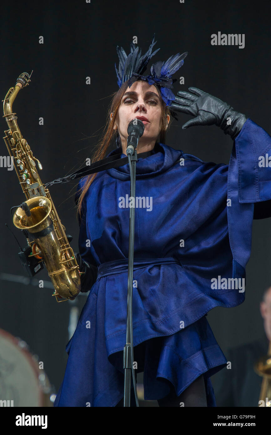 Glastonbury, Somerset, UK. 26. Juni 2016. PJ Harvey spielt die andere Bühne - 2016 Glastonbury Festival, würdig Farm Glastonbury. Bildnachweis: Guy Bell/Alamy Live-Nachrichten Stockfoto