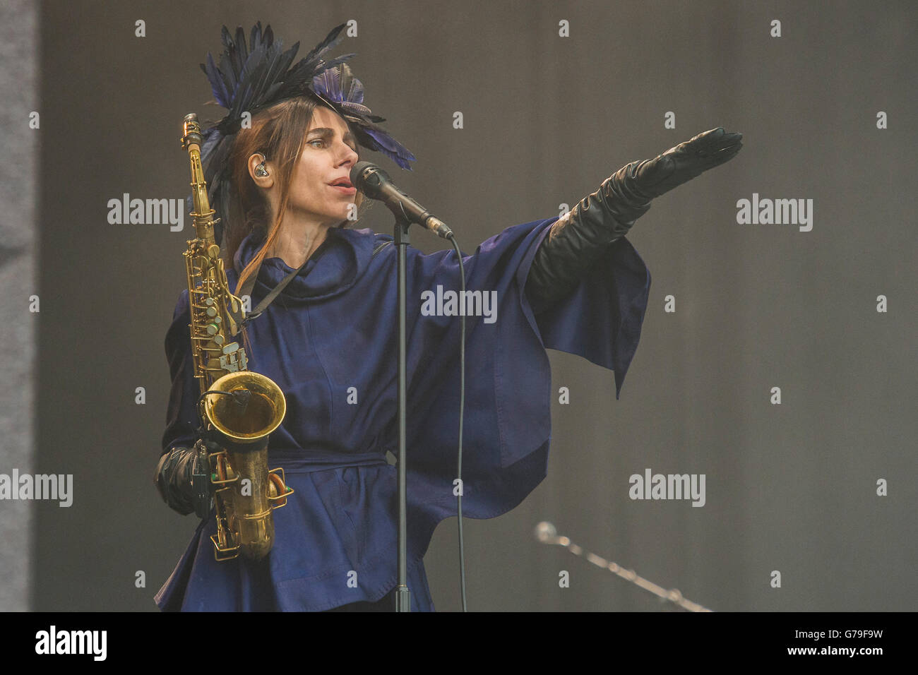 Glastonbury, Somerset, UK. 26. Juni 2016. PJ Harvey spielt die andere Bühne - 2016 Glastonbury Festival, würdig Farm Glastonbury. Bildnachweis: Guy Bell/Alamy Live-Nachrichten Stockfoto