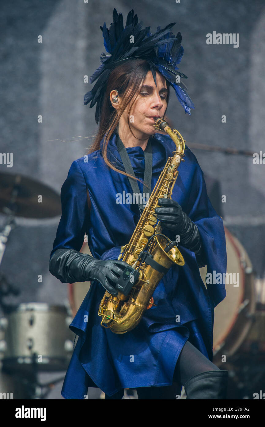 Glastonbury, Somerset, UK. 26. Juni 2016. PJ Harvey spielt die andere Bühne - 2016 Glastonbury Festival, würdig Farm Glastonbury. Bildnachweis: Guy Bell/Alamy Live-Nachrichten Stockfoto