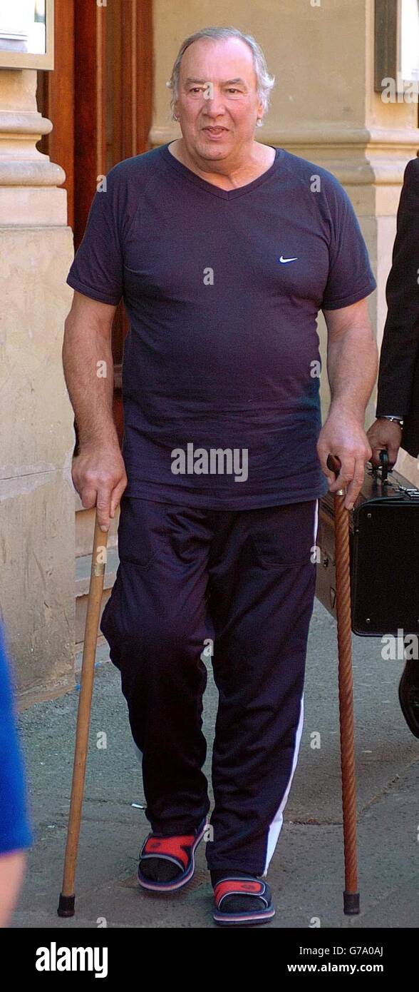 Eugene Warwood verlässt das Crown Court in Birmingham, wo er offenbar beschuldigt wurde, den pensionierten Journalisten Edmund Trimmer - den 78-jährigen Bruder der Hollywood-Schauspielerin Deborah Kerr - während eines angeblichen „Road Rage“-Streits getötet zu haben. Warwood aus Salop Road, Redditch, Worcestershire, wurde gegen Kaution freigelassen und am 15. September zur zweiten Anhörung vor demselben Gericht angeordnet. Stockfoto