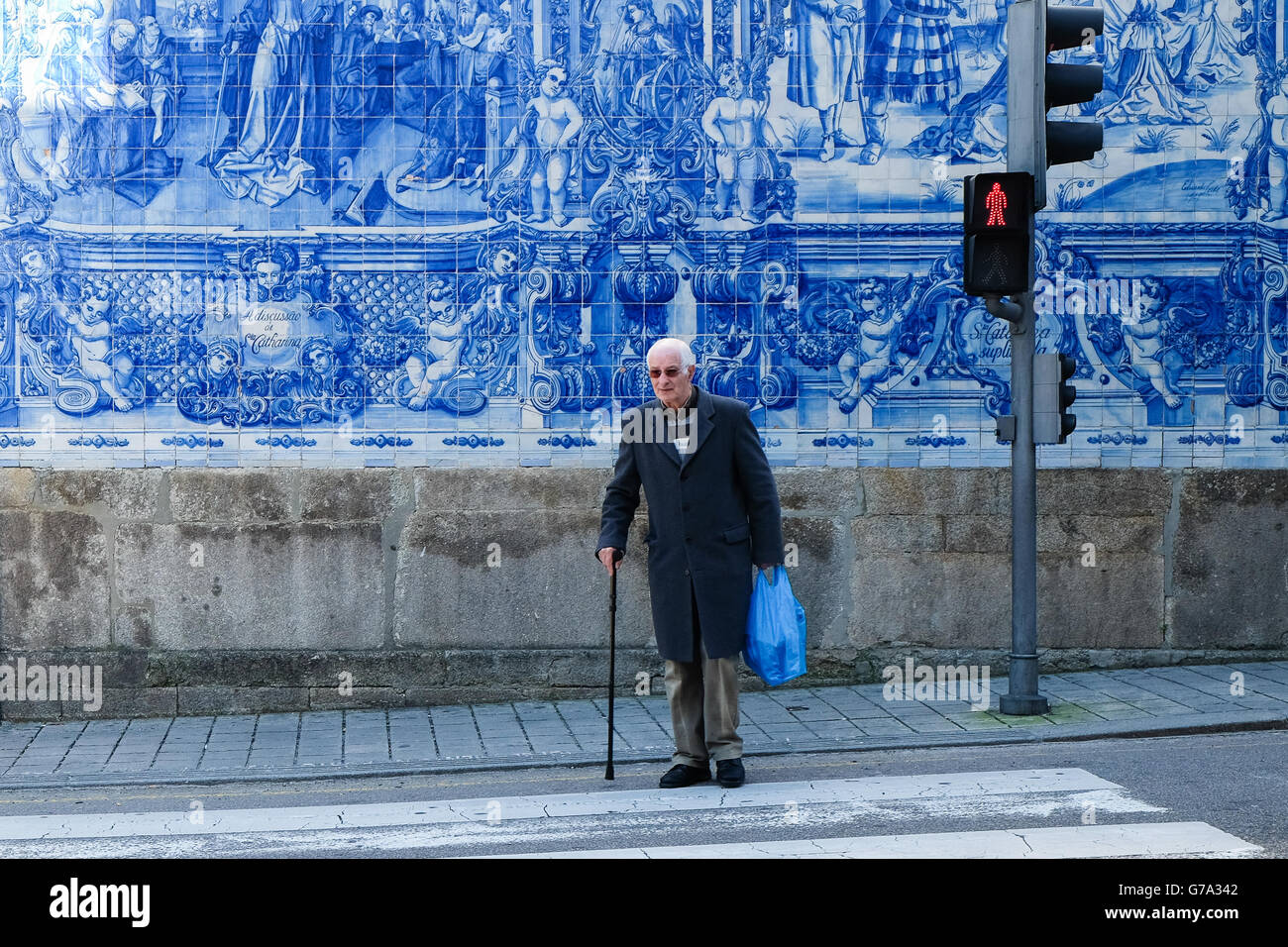 Capela Das Almas, Außenwand, bedeckt mit Azulejos Kacheln, Porto, UNESCO-Weltkulturerbe, Portugal, Europa Stockfoto