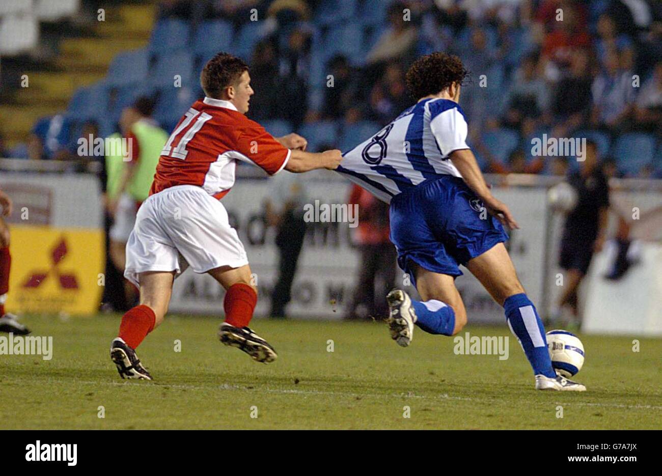 Erhielt gelbe karte uefa champions league Fotos und Bildmaterial in hoher Auflösung Alamy