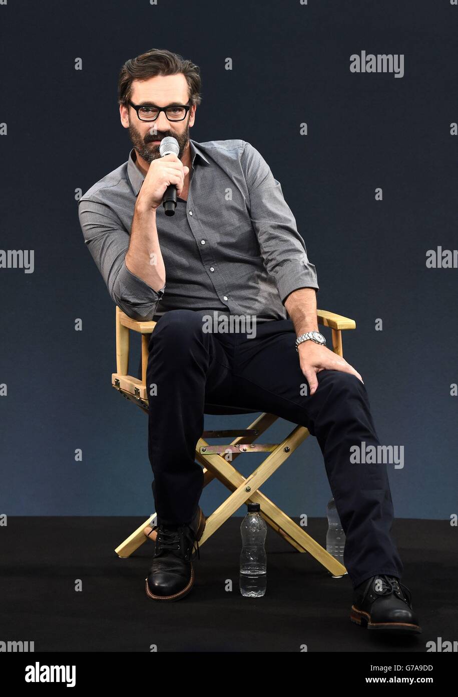 Jon Hamm wirbt für seinen neuen Film Million Dollar Arm während des Meet  the Actor: Jon Hamm Events im Apple Store in London Stockfotografie - Alamy