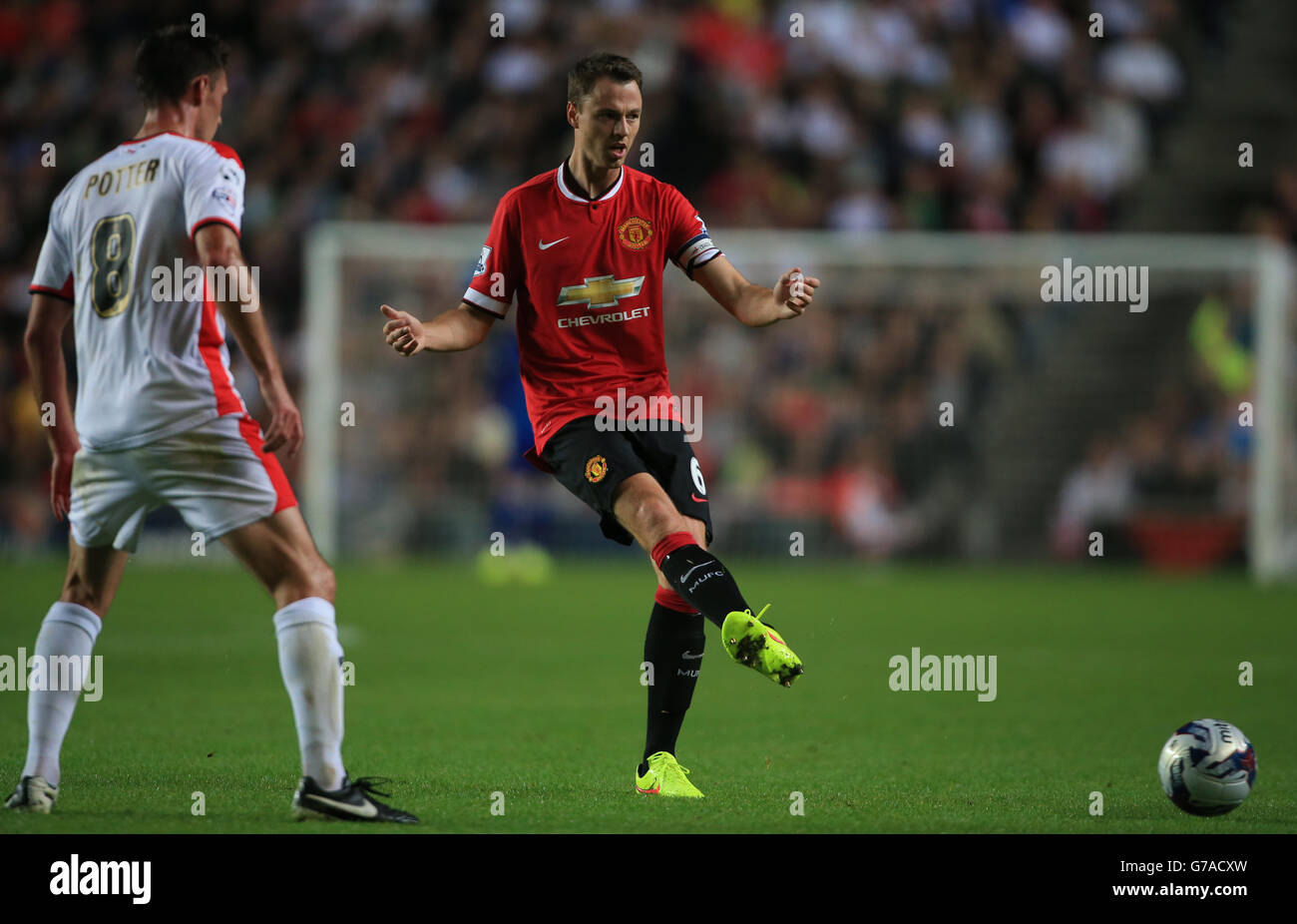 Jonny Evans von Manchester United während des zweiten Spiels des Capital One Cup im Stadion:mk, Milton Keynes. Stockfoto