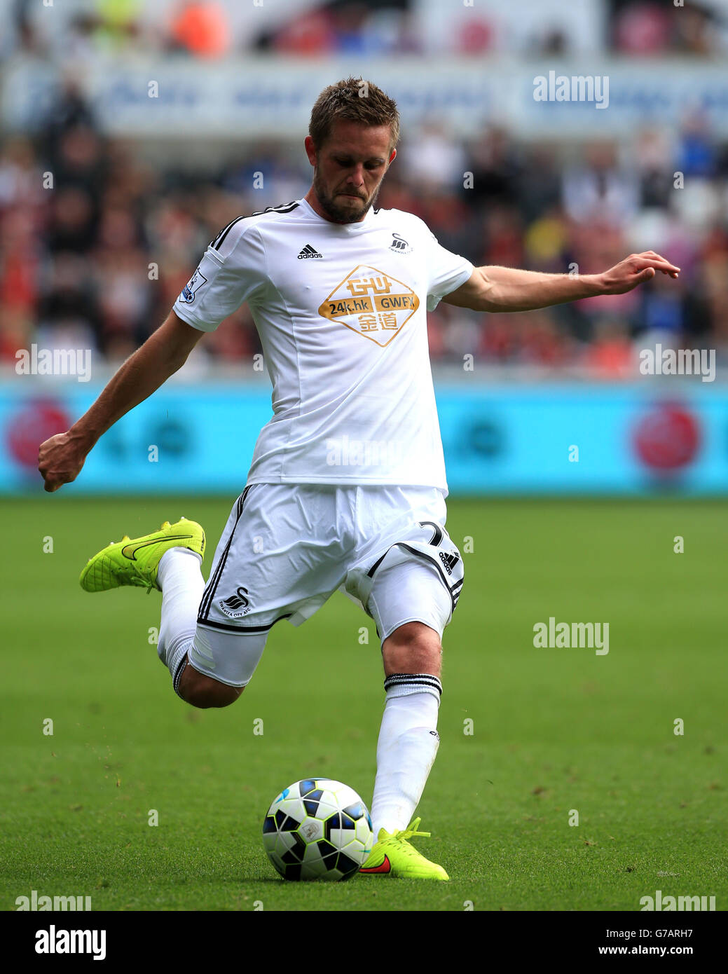 Gylfi Sigurdsson von Swansea City während des Spiels der Barclays Premier League im Liberty Stadium, Swansea. DRÜCKEN SIE VERBANDSFOTO. Bilddatum: Samstag, 30. August 2014. Siehe PA Geschichte FUSSBALL Swansea. Das Foto sollte lauten: Nick Potts/PA Wire. Stockfoto