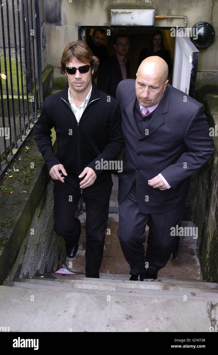 Jay Kay - Fahrverbot. Popstar Jay Kay wurde sechs Monate lang vom Fahren ausgeschlossen, nachdem er auf einer berüchtigten Straße mit einer Geschwindigkeit von 105 km/h erwischt wurde. Stockfoto