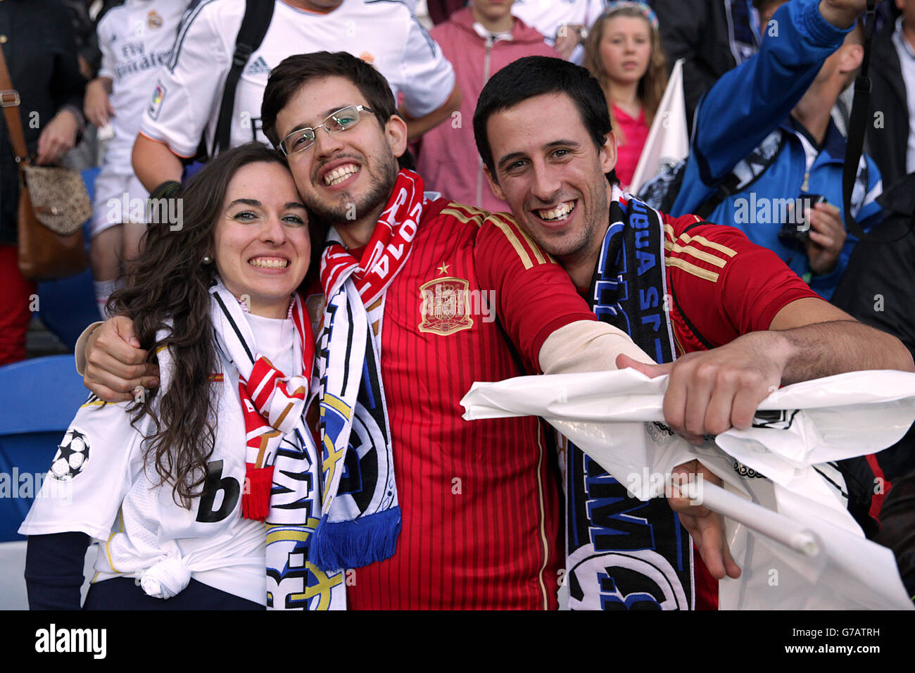 Fußball - UEFA Super Cup 2014 - Sevilla / Real Madrid - Cardiff City Stadium. Echte Madrid- und Spanien-Fans auf den Tribünen. Stockfoto