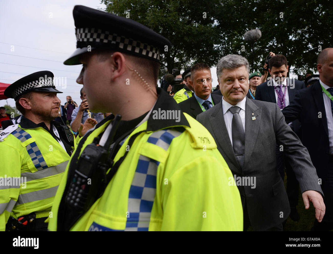 Der ukrainische Präsident Petro Poroschenko hält während des NATO-Gipfels in Südwales eine Pressekonferenz über den Golfplatz von Celtic Manor in Newport ab. Stockfoto